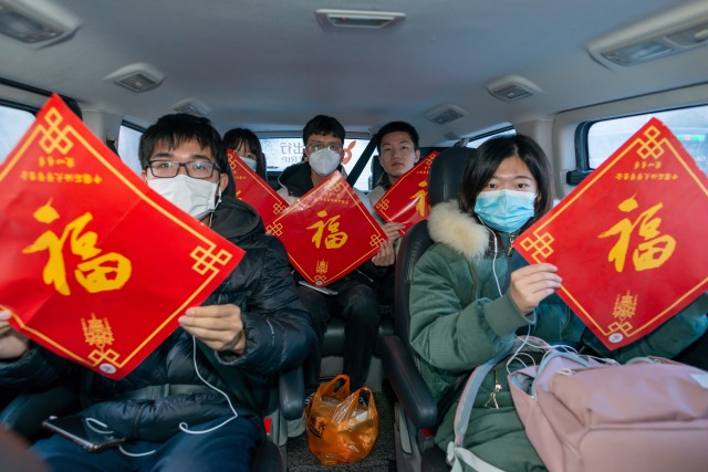 乘車學生在旅途中 夏煜翔攝.jpg