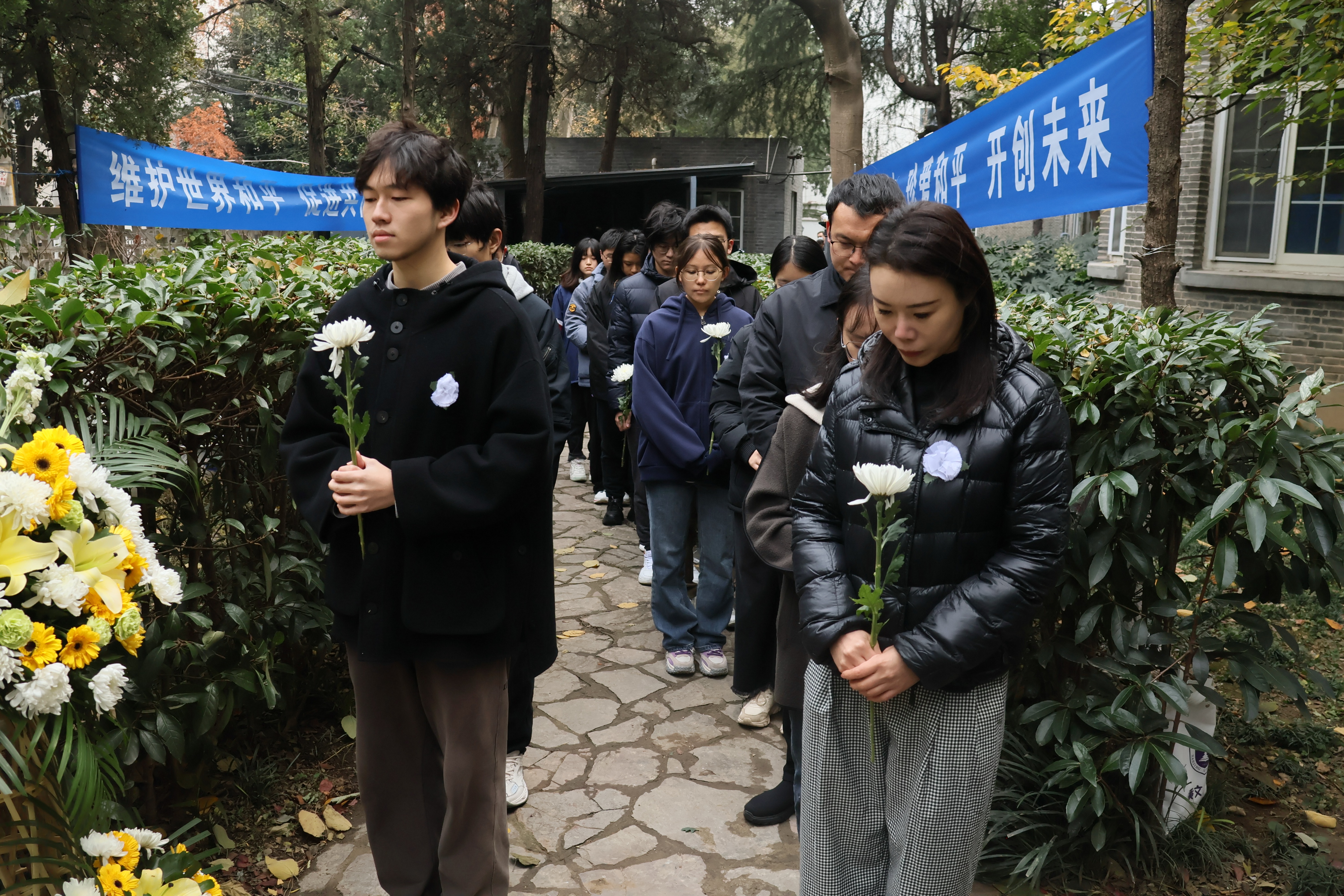 南京大學(xué)-默哀.jpg